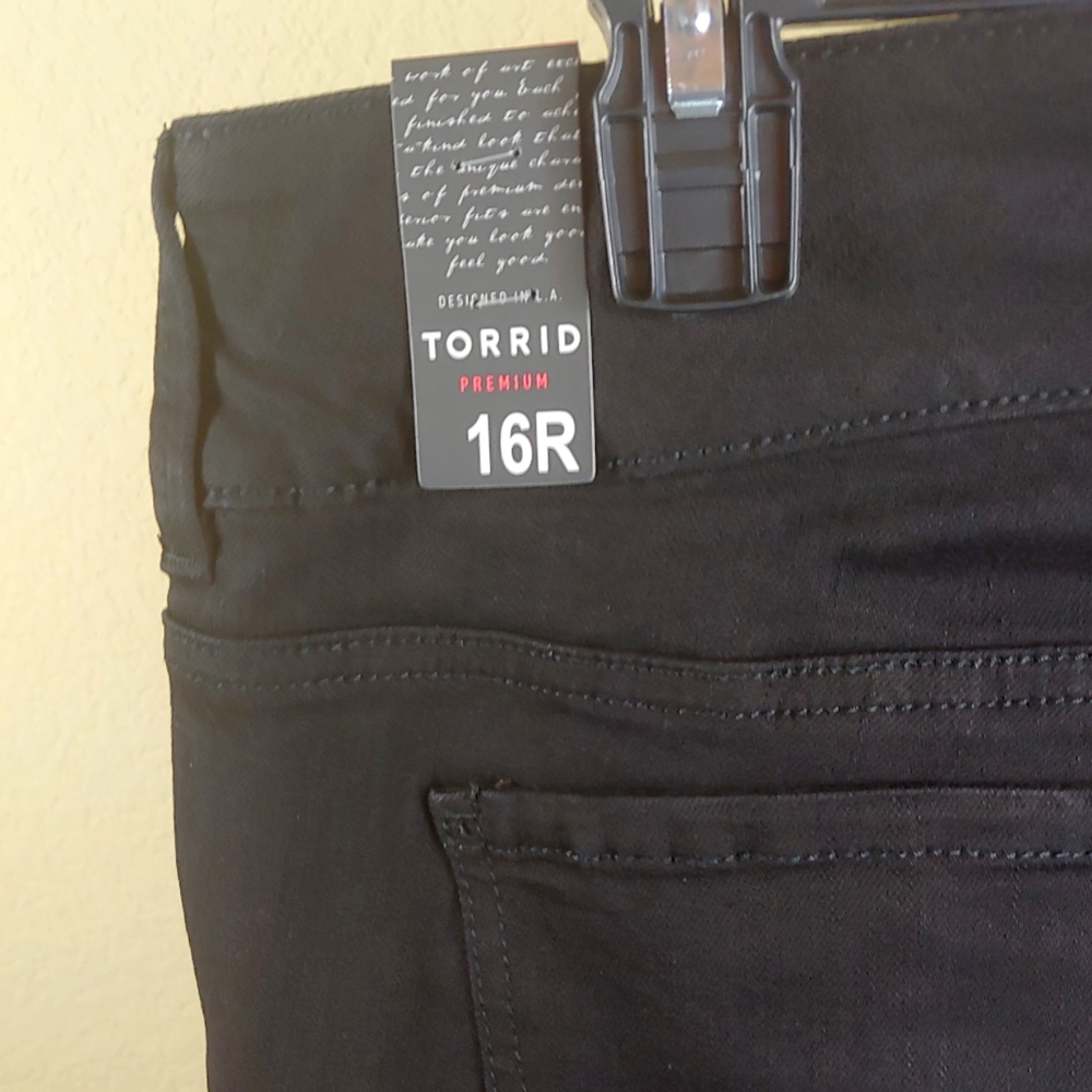 Torrid premium cropped jegging black jeans distressed raw hem size 16 - Picture 7 of 16